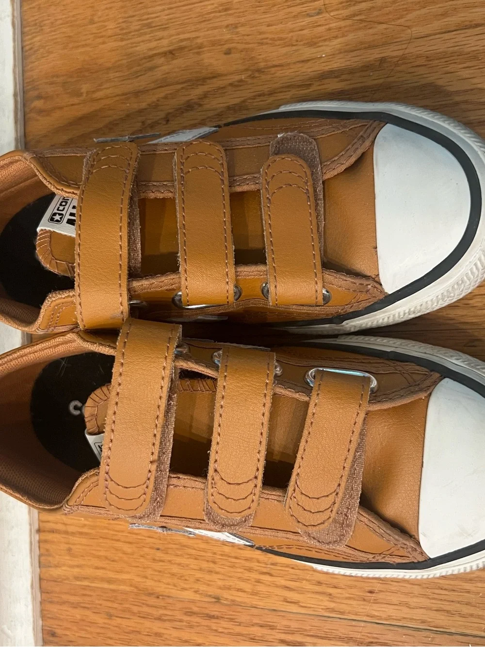 Converse Star Player 76 Leather Easy-On Velcro shoes